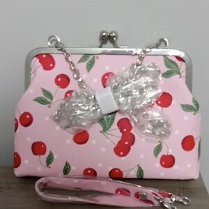 Torrid Retro Chic Kiss Lock Framed Clutch NWTS 🍒🍒🍒🍒🍒🍒